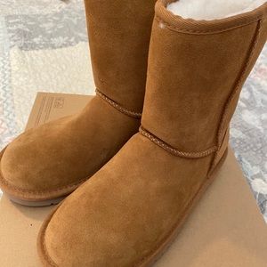 Koolaburra by Ugg w koola short size 5 womens NEW